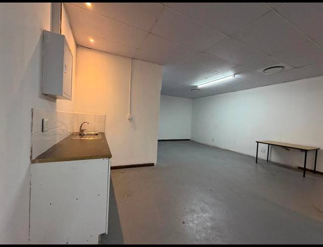 BUSINESS PROPERTY TO RENT IN HUMEWOOD
